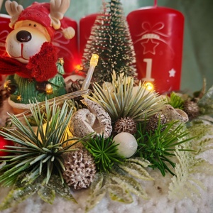 Adventi koszorú horgolt alappal, piros gyertyákkal - karácsony - adventi díszek - adventi koszorú - Meska.hu