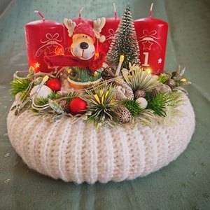 Adventi koszorú horgolt alappal, piros gyertyákkal - karácsony - adventi díszek - adventi koszorú - Meska.hu