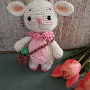 Vili a kis kecske - Horgolt figura - fehér / rózsaszín - amigurumi horgolt figurák, Játék & Sport, Plüssállat & Játékfigura, Plüss mesefigurák, Horgolás, MESKA