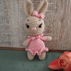 Horgolt nyuszilány - Rózsaszín szoknyás, Játék & Sport, Plüssállat & Játékfigura, Nyuszi, Horgolás, MESKA