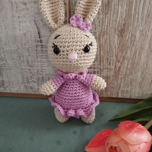 Horgolt nyuszilány - Lila szoknyás, Játék & Sport, Plüssállat & Játékfigura, Nyuszi, Horgolás, MESKA