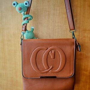 Syd hajlítható táskadísz - Kék Horgolt Syd figura - játék & sport - plüssállat & játékfigura - nyuszi - Meska.hu