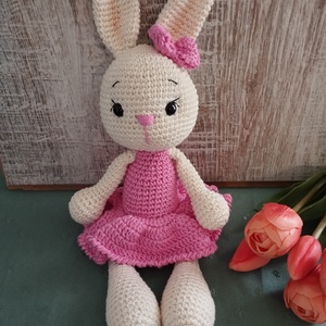Lógó lábú nyuszi - amigurumi horgolt figura, Játék & Sport, Plüssállat & Játékfigura, Nyuszi, Horgolás, MESKA