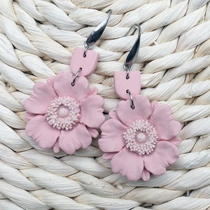 Pasztell rózsaszín virágos fülbevaló, Ékszer, Fülbevaló, Lógó fülbevaló, Ékszerkészítés, Gyurma, MESKA