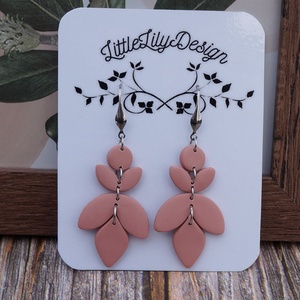 Púderrózsaszín liliom fülbevaló, Ékszer, Fülbevaló, Lógó fülbevaló, Ékszerkészítés, Gyurma, MESKA