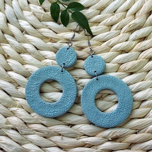Pasztellkék dombornyomott  fülbevaló, Ékszer, Fülbevaló, Lógós kerek fülbevaló, Ékszerkészítés, Gyurma, MESKA