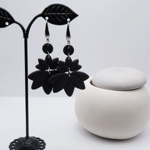 Fekete lótusz fülbevaló - ékszer - fülbevaló - lógó fülbevaló - Meska.hu