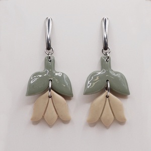 Bézs tulipános fülbevaló, Ékszer, Fülbevaló, Lógó fülbevaló, Ékszerkészítés, Gyurma, MESKA