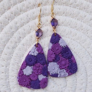 Lila virágos, cirkonköves fülbevaló (2 termék vásárlása esetén, ajándék fülbevaló!), Ékszer, Fülbevaló, Lógó fülbevaló, Ékszerkészítés, Gyurma, MESKA