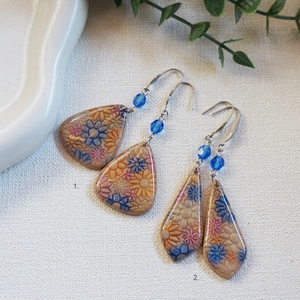 Bézs, virágos  fülbevaló - ékszer - fülbevaló - lógó fülbevaló - Meska.hu