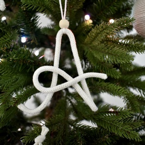Makramé kezdőbetű karácsonyfadísz - névre szóló, Karácsony, Karácsonyi lakásdekoráció, Karácsonyfadíszek, Mindenmás, MESKA