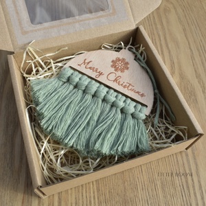 Makramé karácsonyi félkör dísz - karácsony - karácsonyi lakásdekoráció - karácsonyfadíszek - Meska.hu