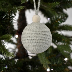 Kis gömb karácsonyfadísz - karácsony - karácsonyi lakásdekoráció - karácsonyfadíszek - Meska.hu