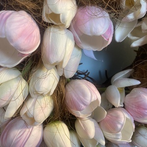 Fehér-rózsaszín tulipános kopogtató - otthon & életmód - dekoráció - ajtó- és ablak dekoráció - ajtódísz & kopogtató - Meska.hu