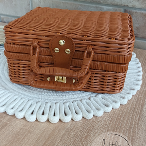 Szivárvnyos babalátogató ajándékcsomag bőröndben 1. - játék & sport - babalátogató ajándékcsomag - Meska.hu