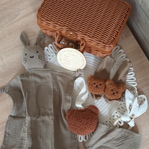 Nyuszis-macis babaváró ajándékcsomag - játék & sport - babalátogató ajándékcsomag - Meska.hu