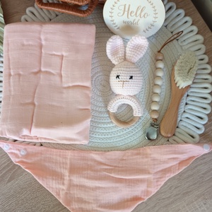 Nyuszikás babaváró ajándékcsomag - játék & sport - babalátogató ajándékcsomag - Meska.hu