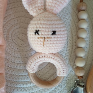 Nyuszikás babaváró ajándékcsomag - játék & sport - babalátogató ajándékcsomag - Meska.hu