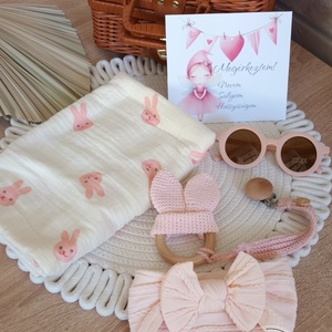 Nyuszis babaköszöntő ajándékcsomag - játék & sport - babalátogató ajándékcsomag - Meska.hu