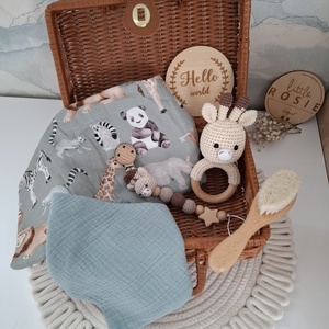 Zsiráfos babalátogató ajándékcsomag bőröndben - játék & sport - babalátogató ajándékcsomag - Meska.hu