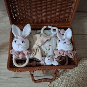 Nyuszis babaköszöntő ajándékcsomag - játék & sport - babalátogató ajándékcsomag - Meska.hu