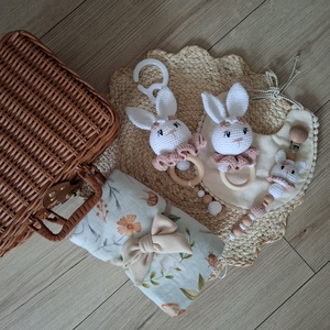 Nyuszis babaköszöntő ajándékcsomag - játék & sport - babalátogató ajándékcsomag - Meska.hu