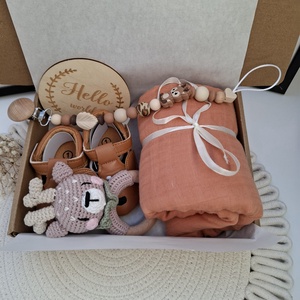 Őzikés babalátogató ajándékcsomag , Játék & Sport, Babalátogató ajándékcsomag, Horgolás, Gravírozás, pirográfia, MESKA