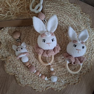 Horgolt nyuszis ajándékcsomag  - baba - mama - babalátogató ajándékcsomag - Meska.hu