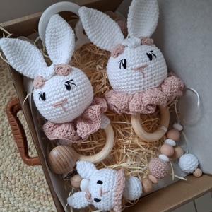 Horgolt nyuszis ajándékcsomag , Játék & Sport, Babalátogató ajándékcsomag, Horgolás, MESKA