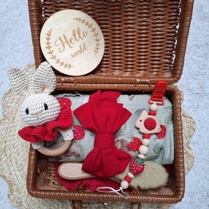 Epres, nyuszis babalátogató ajándékcsomag bőröndben - Meska.hu