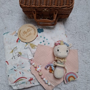 Unikornisos babalátogató ajándékcsomag bőröndben - baba - mama - babalátogató ajándékcsomag - Meska.hu