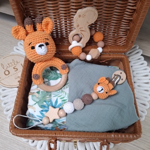 Zsiráfos babalátogató ajándékcsomag bőröndben - baba - mama - babalátogató ajándékcsomag - Meska.hu