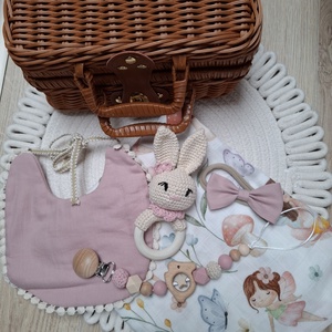 Nyuszis babalátogató ajándékcsomag bőröndben - Meska.hu