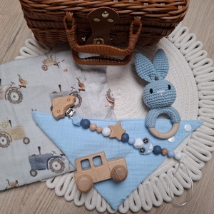 Nyuszis, traktoros babalátogató ajándékcsomag bőröndben - Meska.hu