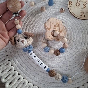 Személyre szabható kutyusos babaváró ajándékcsomag � horgolt csörgő, cumilánc névvel, rágóka - baba - mama - babalátogató ajándékcsomag - Meska.hu