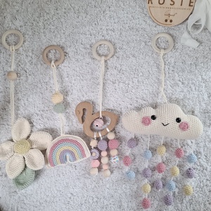 Egy kis álomvilág a babádnak- Babatornáztató állvány választható horgolt játékokkal - baba - mama - baba játékok - mozgásfejlesztő játékok - Meska.hu