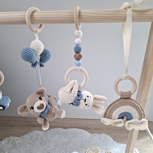 Fa babatornáztató levehető, horgolt játékokkal � összecsukható fa baby gym  - baba - mama - baba játékok - mozgásfejlesztő játékok - Meska.hu
