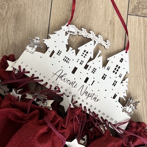 Fából készült adventi naptár  házikós design piros zsákokkal, személyre szabható - karácsony - adventi díszek - adventi naptár - Meska.hu Fából készült adventi naptár  házikós design piros zsákokkal, személyre szabható - karácsony - adventi díszek - adventi naptár - Meska.hu