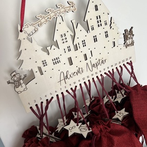 Fából készült adventi naptár  házikós design piros zsákokkal, személyre szabható - karácsony - adventi díszek - adventi naptár - Meska.hu Fából készült adventi naptár  házikós design piros zsákokkal, személyre szabható - karácsony - adventi díszek - adventi naptár - Meska.hu