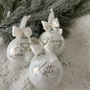 Egyedi névvel ellátott FEHÉR fényes/matt üveggömb 8 cm - karácsony - karácsonyi lakásdekoráció - karácsonyfadíszek - Meska.hu