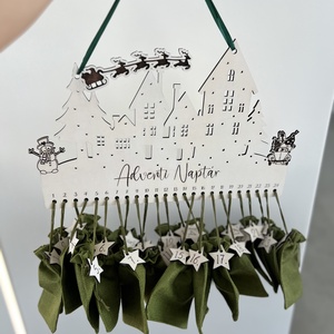 Fából készült adventi naptár � házikós design piros zsákokkal, személyre szabható - karácsony - adventi díszek - adventi naptár - Meska.hu