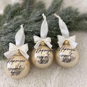 Egyedi névvel ellátott pezsgő fényes üveggömb 8 cm - karácsony - karácsonyi lakásdekoráció - karácsonyfadíszek - Meska.hu