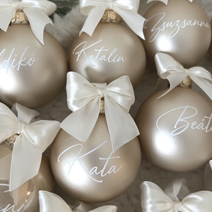 Egyedi névvel ellátott pezsgő matt üveggömb 8 cm - karácsony - karácsonyi lakásdekoráció - karácsonyfadíszek - Meska.hu