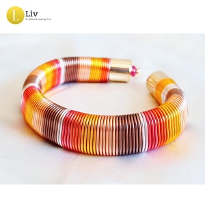 Színes, kézműves karkötő - Liv Ékszerek  - ékszer - karkötő - karperec - Meska.hu