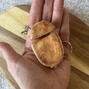Szívem-kenyerem csücske kulcstartó pár - táska & tok - kulcstartó & táskadísz - kulcstartó - Meska.hu