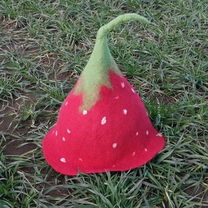 Eperke szaunasapka, nemez sapka - ruha & divat - sál, sapka, kendő - sapka - Meska.hu Eperke szaunasapka, nemez sapka - ruha & divat - sál, sapka, kendő - sapka - Meska.hu