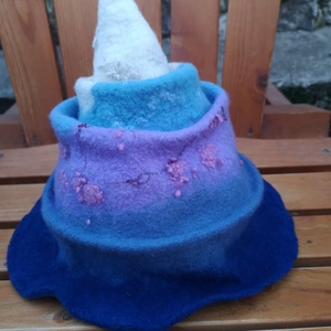 Kék -lila szaunasapka, manósapka, koboldsapka, nemezsapka - ruha & divat - sál, sapka, kendő - sapka - Meska.hu Kék -lila szaunasapka, manósapka, koboldsapka, nemezsapka - ruha & divat - sál, sapka, kendő - sapka - Meska.hu