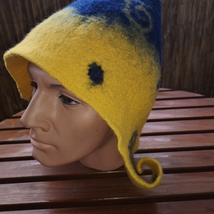 Sárga - kék szaunasapka, nemez sapka, manósapka, bohócsapka - ruha & divat - sál, sapka, kendő - sapka - Meska.hu Sárga - kék szaunasapka, nemez sapka, manósapka, bohócsapka - ruha & divat - sál, sapka, kendő - sapka - Meska.hu