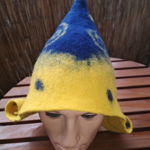 Sárga - kék szaunasapka, nemez sapka, manósapka, bohócsapka - ruha & divat - sál, sapka, kendő - sapka - Meska.hu Sárga - kék szaunasapka, nemez sapka, manósapka, bohócsapka - ruha & divat - sál, sapka, kendő - sapka - Meska.hu