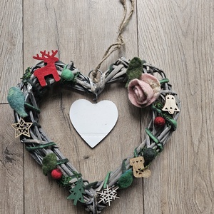 Karácsonyi ajtódísz nemezelt és fa díszítéssel, Karácsony, Karácsonyi lakásdekoráció, Karácsonyi ajtódíszek, Nemezelés, Varrás, MESKA